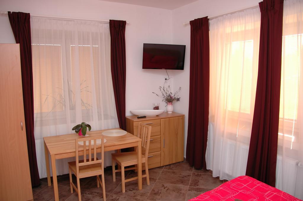 Penzion V Roklich & Apartmens V Roklich Říčany Eksteriør bilde